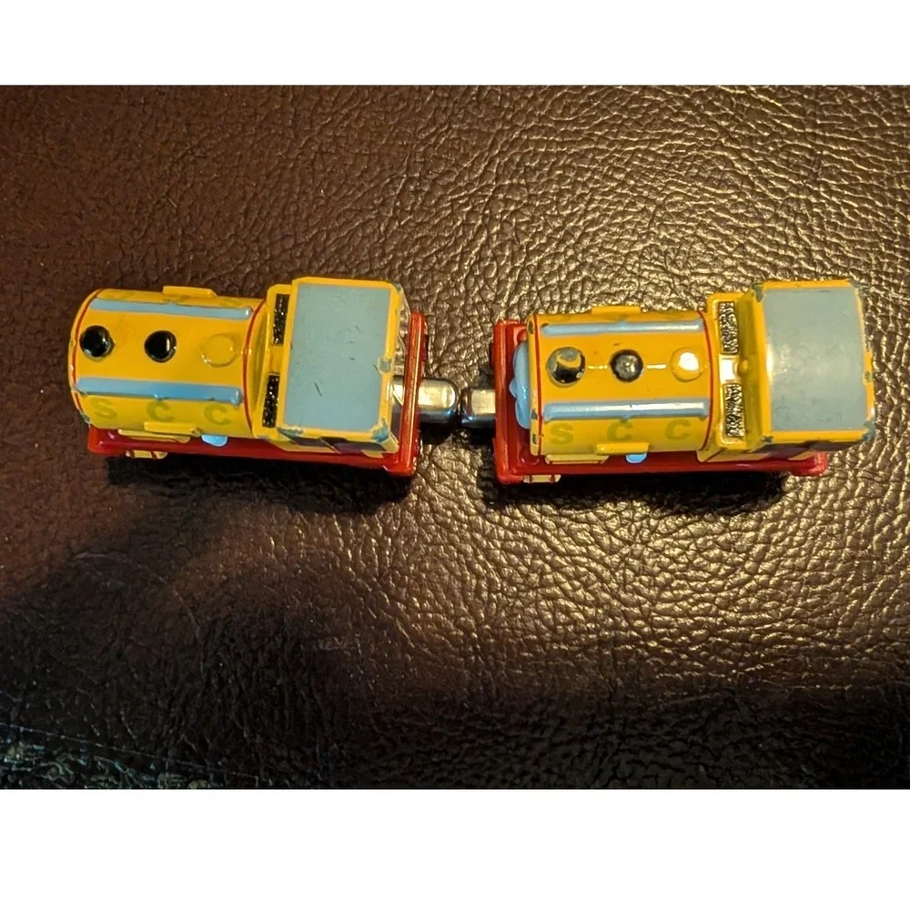 Thomas the Train Bill and Ben 2003 Take N Play Yellow Metal Die-cast Trains 2pk